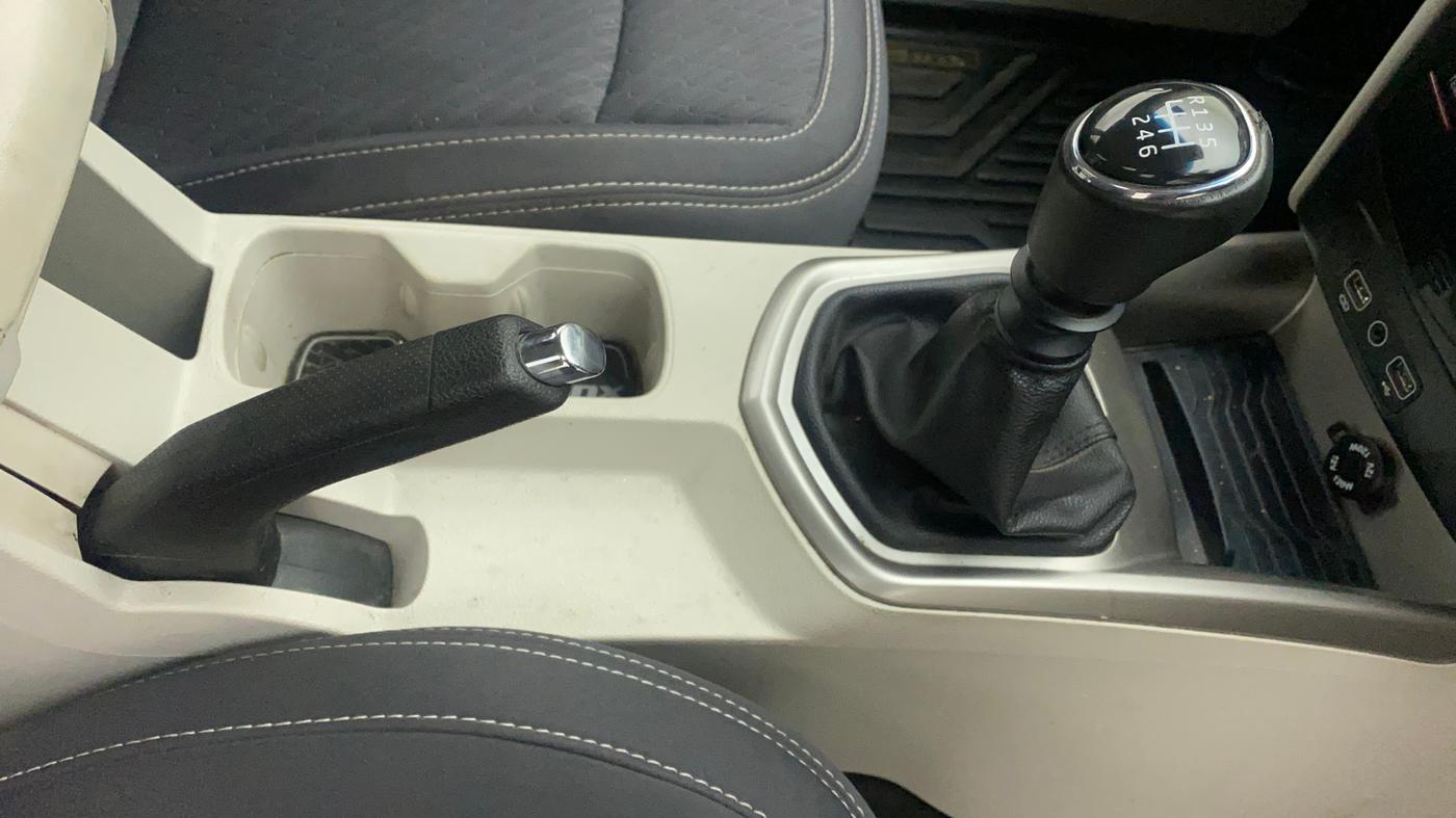 2022 Mahindra XUV300 W8 1.2 PETROL, Petrol, Manual, 21,601 km, Gear Lever