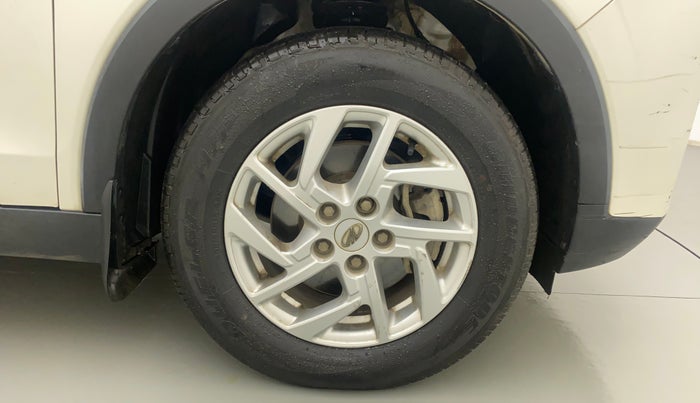 2022 Mahindra XUV300 W8 1.2 PETROL, Petrol, Manual, 21,601 km, Right Front Wheel