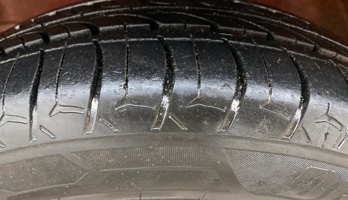 2014 Maruti Wagon R Stingray VXI, Petrol, Manual, 92,797 km, Left Front Tyre Tread