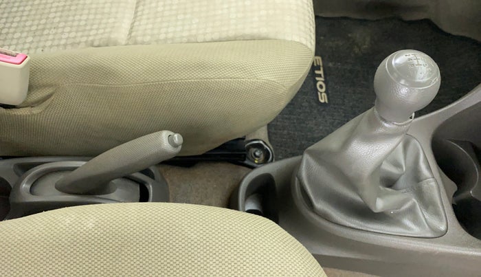 2014 Toyota Etios G, Petrol, Manual, 38,687 km, Gear Lever