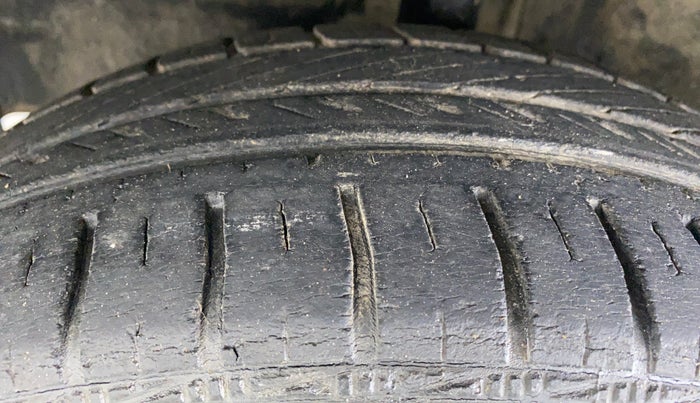 2014 Toyota Etios G, Petrol, Manual, 38,687 km, Left Front Tyre Tread