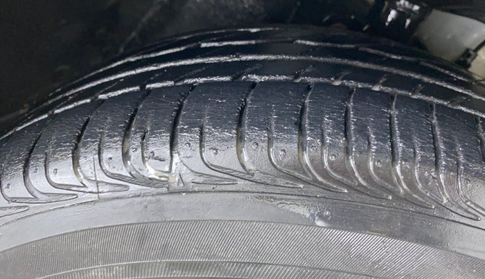 2013 Toyota Corolla Altis G, Petrol, Manual, 24,213 km, Right Front Tyre Tread