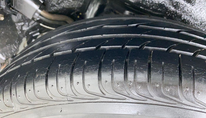 2013 Toyota Corolla Altis G, Petrol, Manual, 24,213 km, Left Rear Tyre Tread