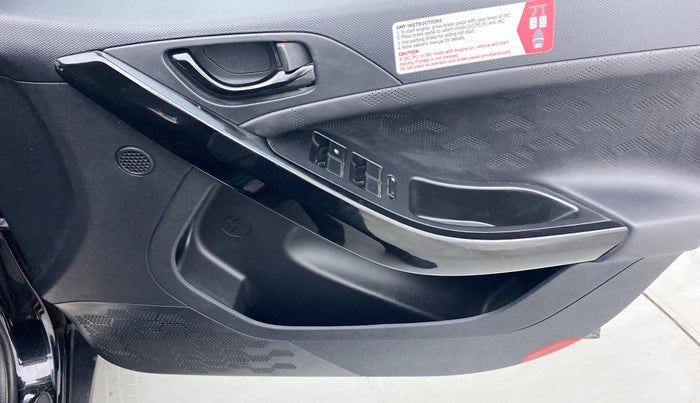 2021 Tata NEXON XZA PLUS (O) DIESEL DARK EDITION, Diesel, Automatic, 31,361 km, Driver Side Door Panels Control