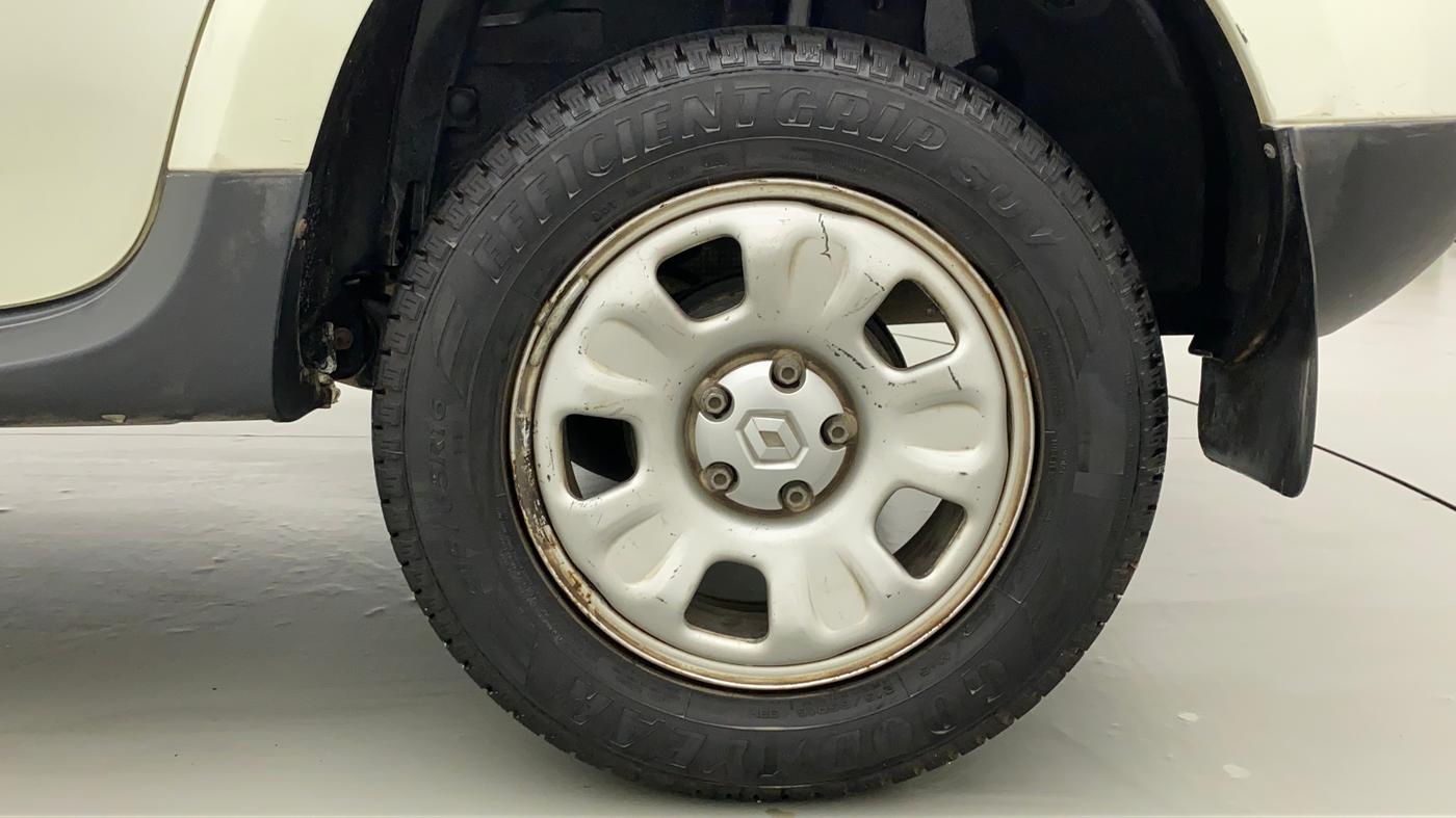 2014 Renault Duster RXL PETROL, Petrol, Manual, 73,346 km, Left Rear Wheel