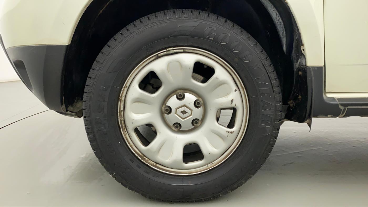 2014 Renault Duster RXL PETROL, Petrol, Manual, 73,346 km, Left Front Wheel