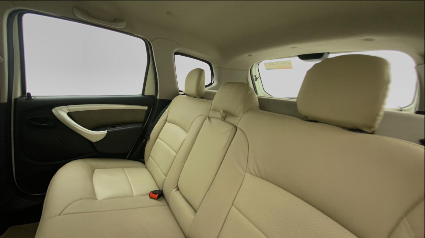 2014 Renault Duster RXL PETROL, Petrol, Manual, 73,346 km, Right Side Rear Door Cabin