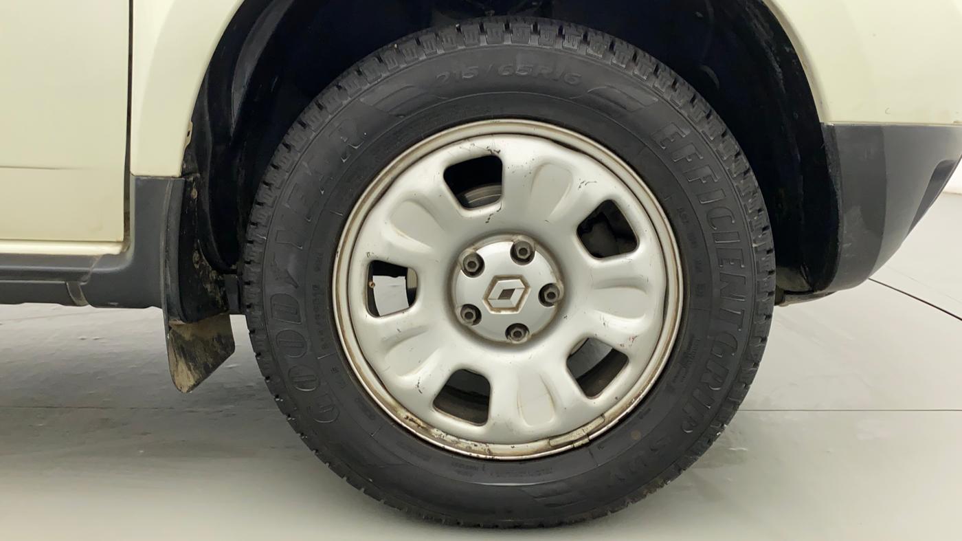 2014 Renault Duster RXL PETROL, Petrol, Manual, 73,346 km, Right Front Wheel