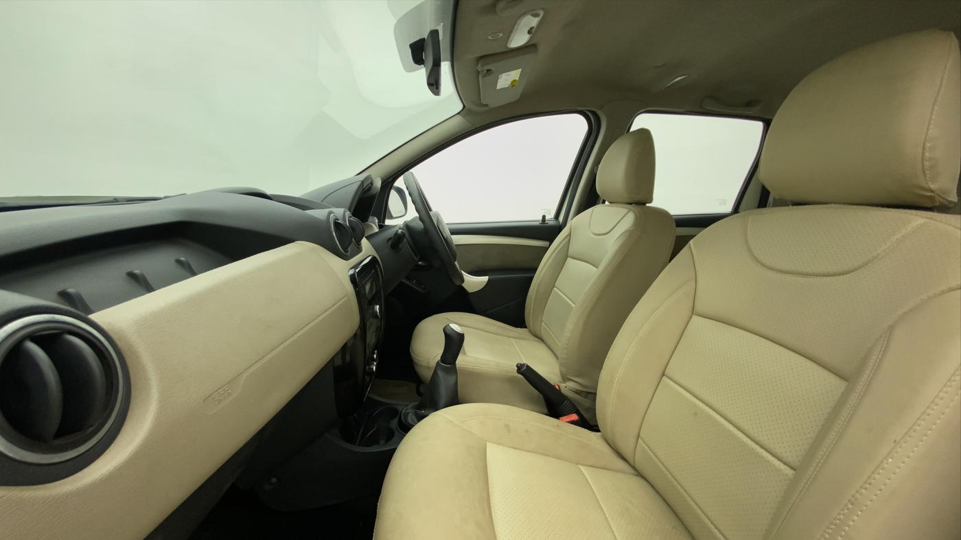 2014 Renault Duster RXL PETROL, Petrol, Manual, 73,346 km, Right Side Front Door Cabin