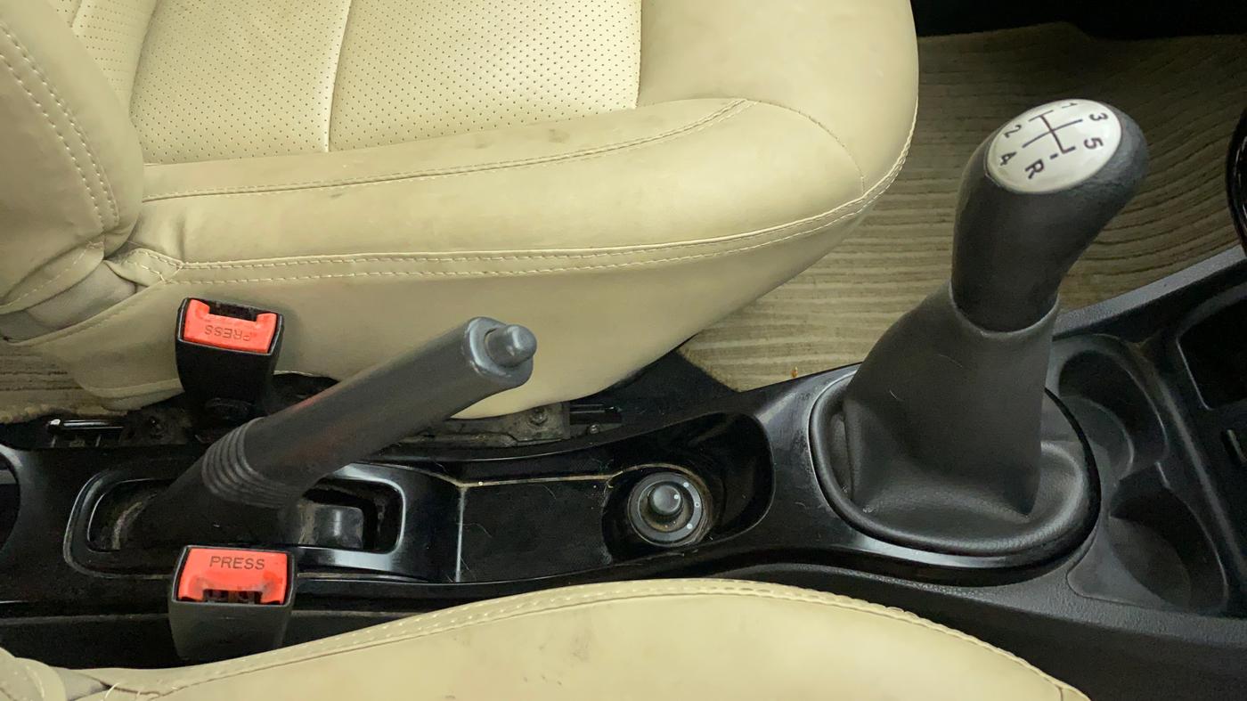 2014 Renault Duster RXL PETROL, Petrol, Manual, 73,346 km, Gear Lever