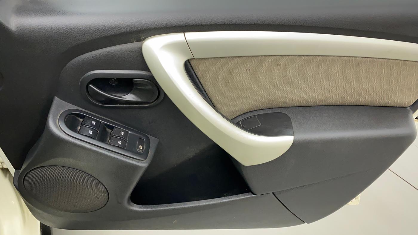 2014 Renault Duster RXL PETROL, Petrol, Manual, 73,346 km, Driver Side Door Panels Control