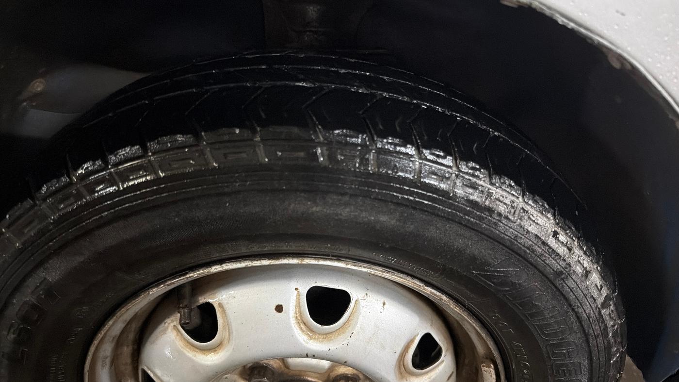 2020 Maruti Eeco 5 STR WITH A/C+HTR CNG, CNG, Manual, 1,23,137 km, Right Front Tyre Tread