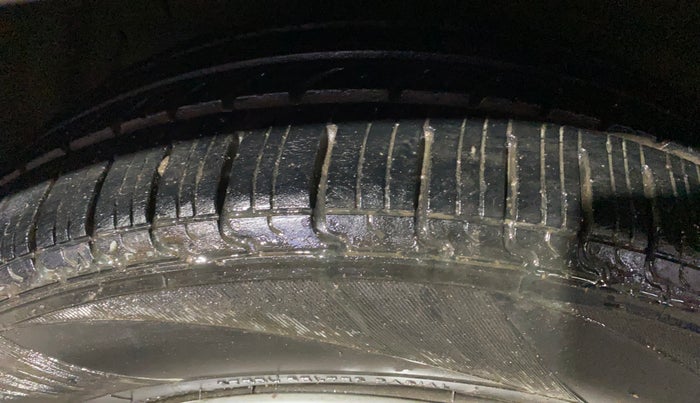 2017 Maruti Ciaz DELTA 1.4 MT PETROL, Petrol, Manual, 63,248 km, Left Front Tyre Tread