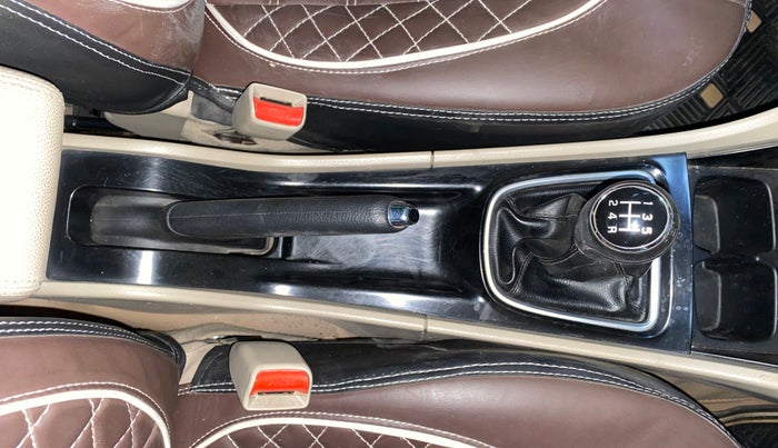 2017 Maruti Ciaz DELTA 1.4 MT PETROL, Petrol, Manual, 63,248 km, Gear Lever