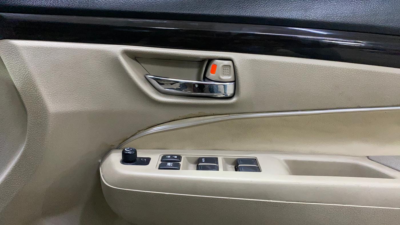 2017 Maruti Ciaz DELTA 1.4 MT PETROL, Petrol, Manual, 63,248 km, Driver Side Door Panels Control