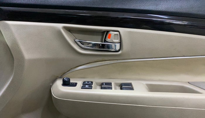 2017 Maruti Ciaz DELTA 1.4 MT PETROL, Petrol, Manual, 63,248 km, Driver Side Door Panels Control