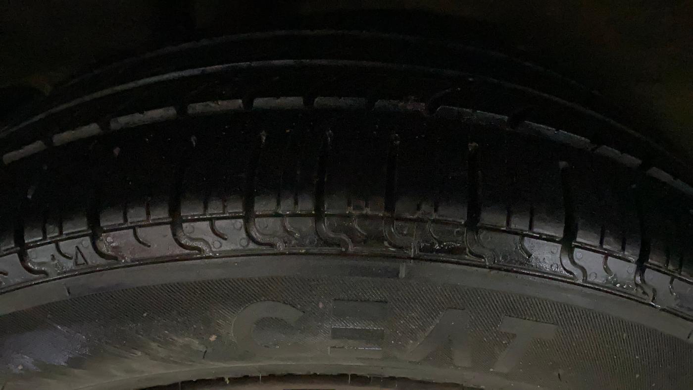 2017 Maruti Ciaz DELTA 1.4 MT PETROL, Petrol, Manual, 63,248 km, Right Rear Tyre Tread