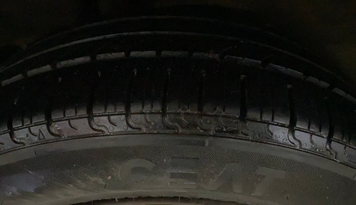 2017 Maruti Ciaz DELTA 1.4 MT PETROL, Petrol, Manual, 63,248 km, Right Rear Tyre Tread