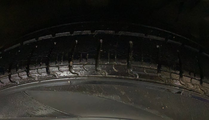 2017 Maruti Ciaz DELTA 1.4 MT PETROL, Petrol, Manual, 63,248 km, Right Front Tyre Tread