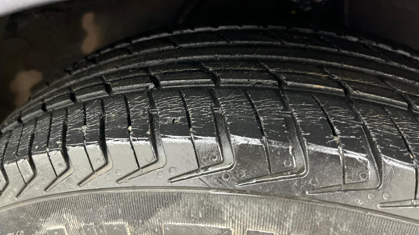 2014 Hyundai i10 SPORTZ 1.1, Petrol, Manual, 74,817 km, Right Front Tyre Tread