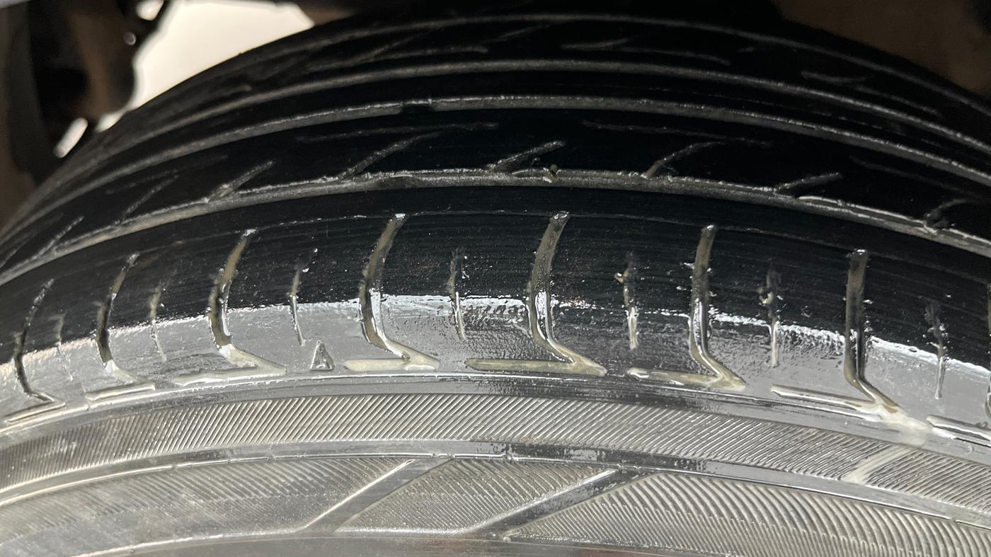 2014 Hyundai i10 SPORTZ 1.1, Petrol, Manual, 74,817 km, Left Front Tyre Tread