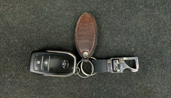 2017 Toyota Innova Crysta 2.4 VX 8 STR, Diesel, Manual, 1,47,775 km, Key Close-up