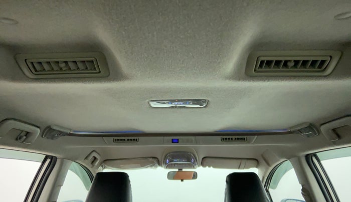 2017 Toyota Innova Crysta 2.4 VX 8 STR, Diesel, Manual, 1,47,775 km, Rear AC vent