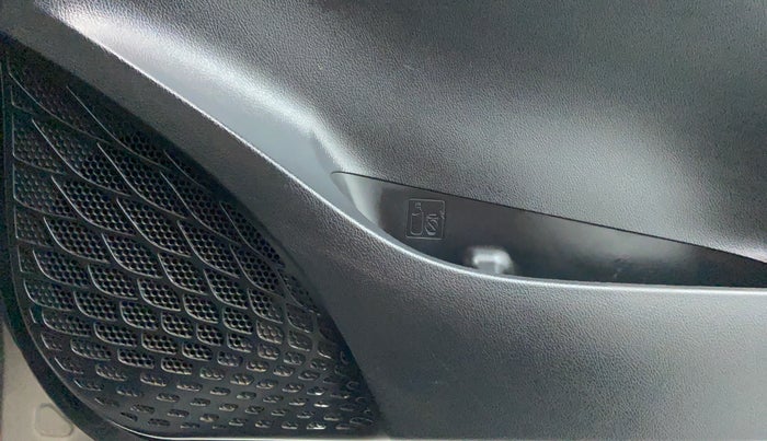 2017 Toyota Innova Crysta 2.4 VX 8 STR, Diesel, Manual, 1,47,775 km, Speakers