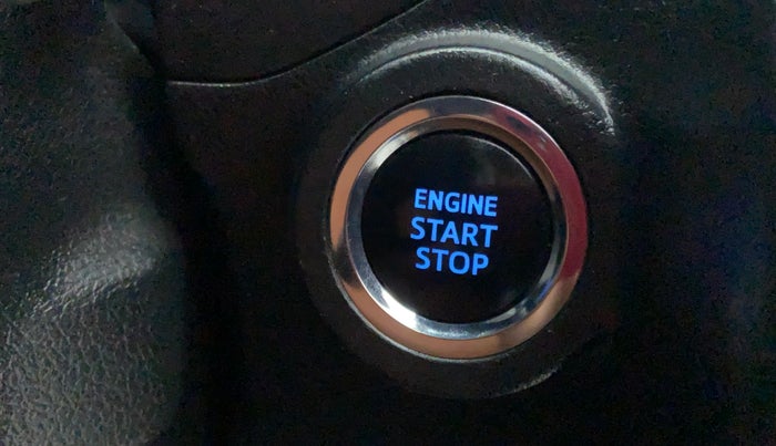 2017 Toyota Innova Crysta 2.4 VX 8 STR, Diesel, Manual, 1,47,775 km, Keyless button start