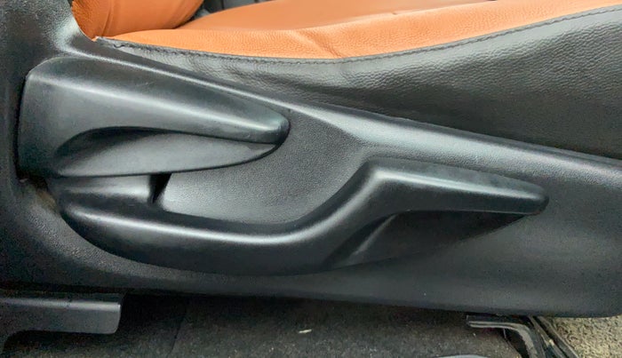 2017 Toyota Innova Crysta 2.4 VX 8 STR, Diesel, Manual, 1,47,775 km, Driver Side Adjustment Panel