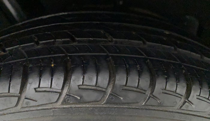 2017 Maruti Baleno DELTA PETROL 1.2, Petrol, Manual, 30,379 km, Left Front Tyre Tread