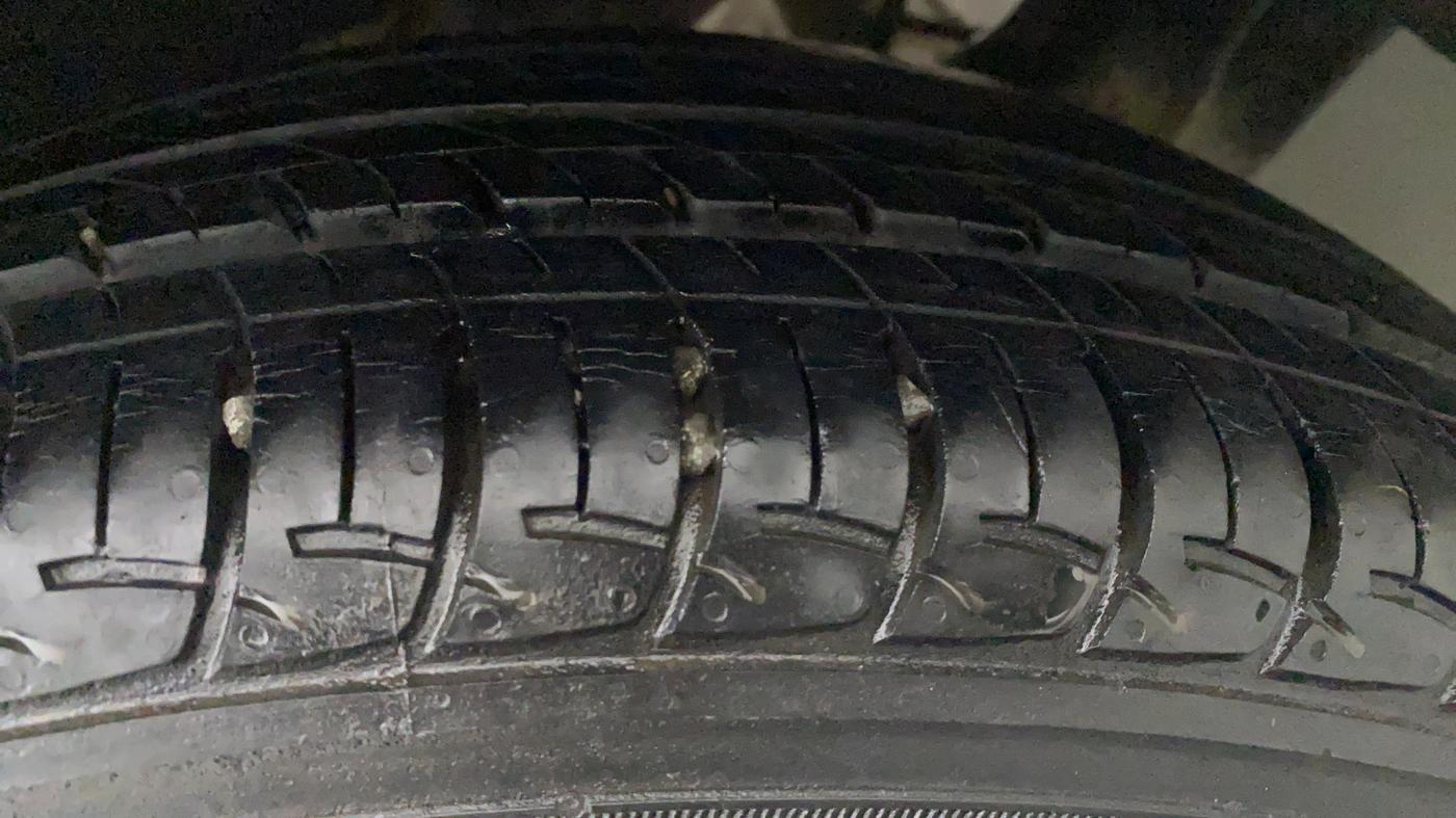 2017 Maruti Baleno DELTA PETROL 1.2, Petrol, Manual, 30,379 km, Left Rear Tyre Tread