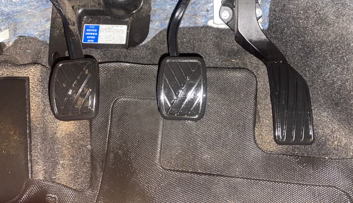 2022 Maruti Vitara Brezza VXI, Petrol, Manual, 35,442 km, Pedals