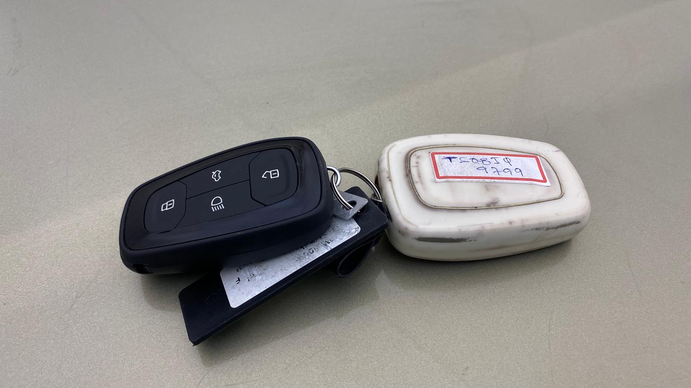 2023 Tata NEXON XZA PLUS LUX SUNROOF KAZIRANGA PETROL, Petrol, Automatic, 79,935 km, Key Close Up