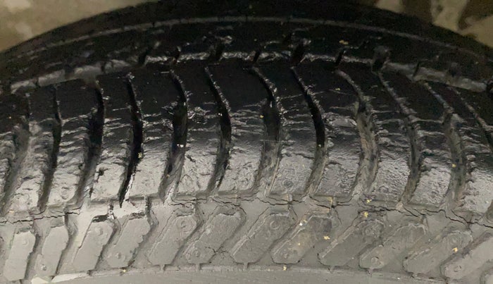 2015 Maruti Alto K10 VXI AMT, Petrol, Automatic, 30,974 km, Left Front Tyre Tread