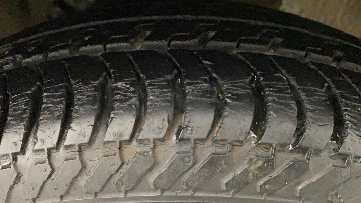 2015 Maruti Alto K10 VXI AMT, Petrol, Automatic, 30,974 km, Right Front Tyre Tread