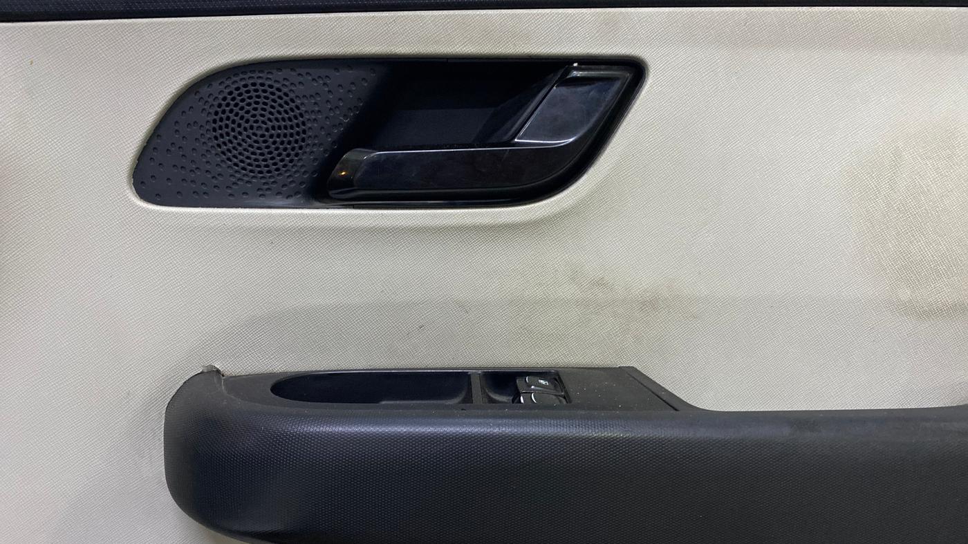 2021 Tata ALTROZ XE PETROL, Petrol, Manual, 46,633 km, Driver Side Door Panels Control