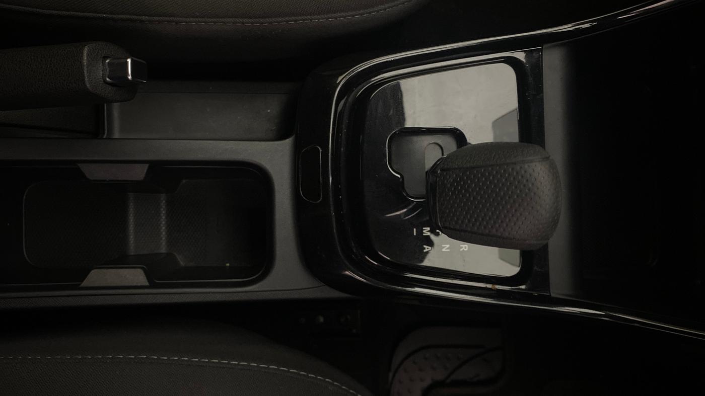 2025 Tata PUNCH Accomplished Plus (S) AMT, Petrol, Automatic, 12,391 km, Gear Lever