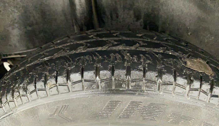 2011 Maruti Swift LXI, Petrol, Manual, 28,716 km, Right Rear Tyre Tread