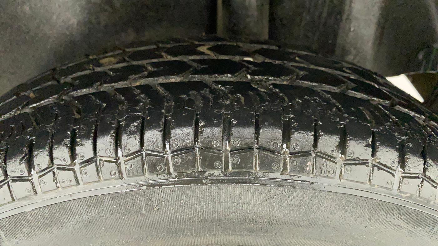 2011 Maruti Swift LXI, Petrol, Manual, 28,716 km, Left Rear Tyre Tread
