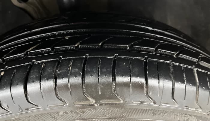 2017 Skoda Octavia STYLE PLUS AT 1.8 TSI, Petrol, Automatic, 1,03,026 km, Right Front Tyre Tread