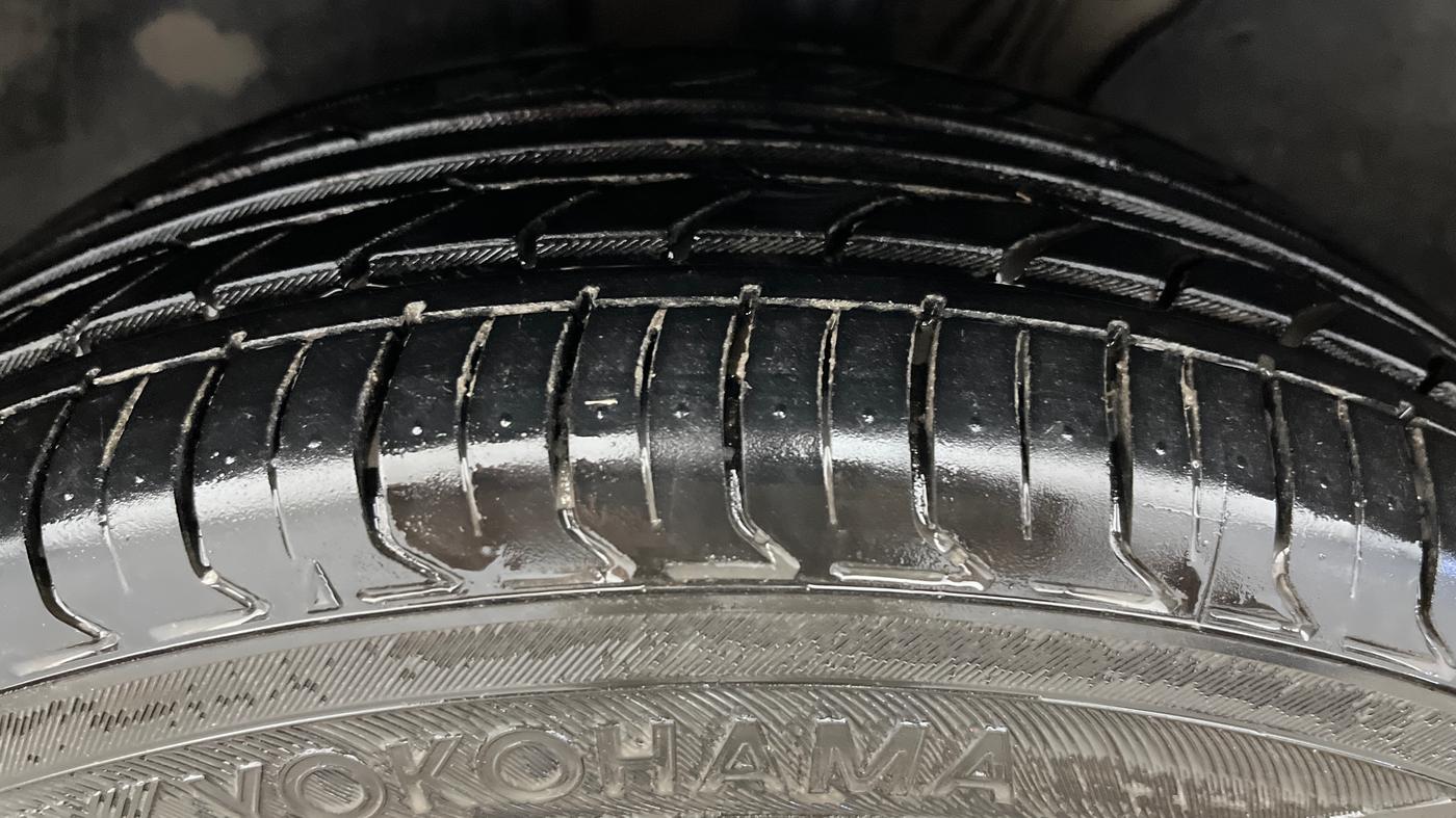 2017 Skoda Octavia STYLE PLUS AT 1.8 TSI, Petrol, Automatic, 1,03,026 km, Left Front Tyre Tread