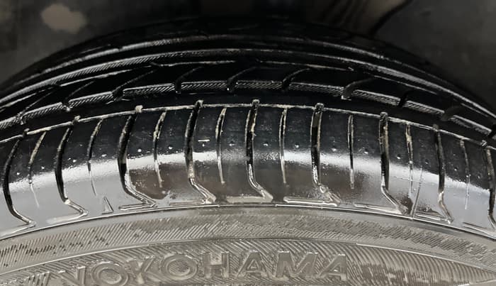 2017 Skoda Octavia STYLE PLUS AT 1.8 TSI, Petrol, Automatic, 1,03,026 km, Left Front Tyre Tread