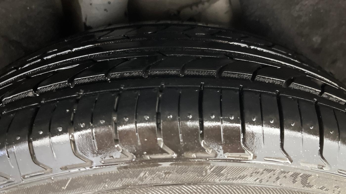 2017 Skoda Octavia STYLE PLUS AT 1.8 TSI, Petrol, Automatic, 1,03,026 km, Right Rear Tyre Tread