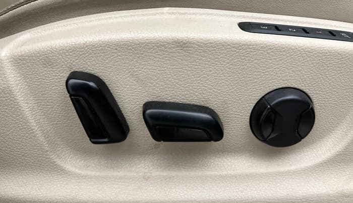 2017 Skoda Octavia STYLE PLUS AT 1.8 TSI, Petrol, Automatic, 1,03,026 km, Driver Side Adjustment Panel