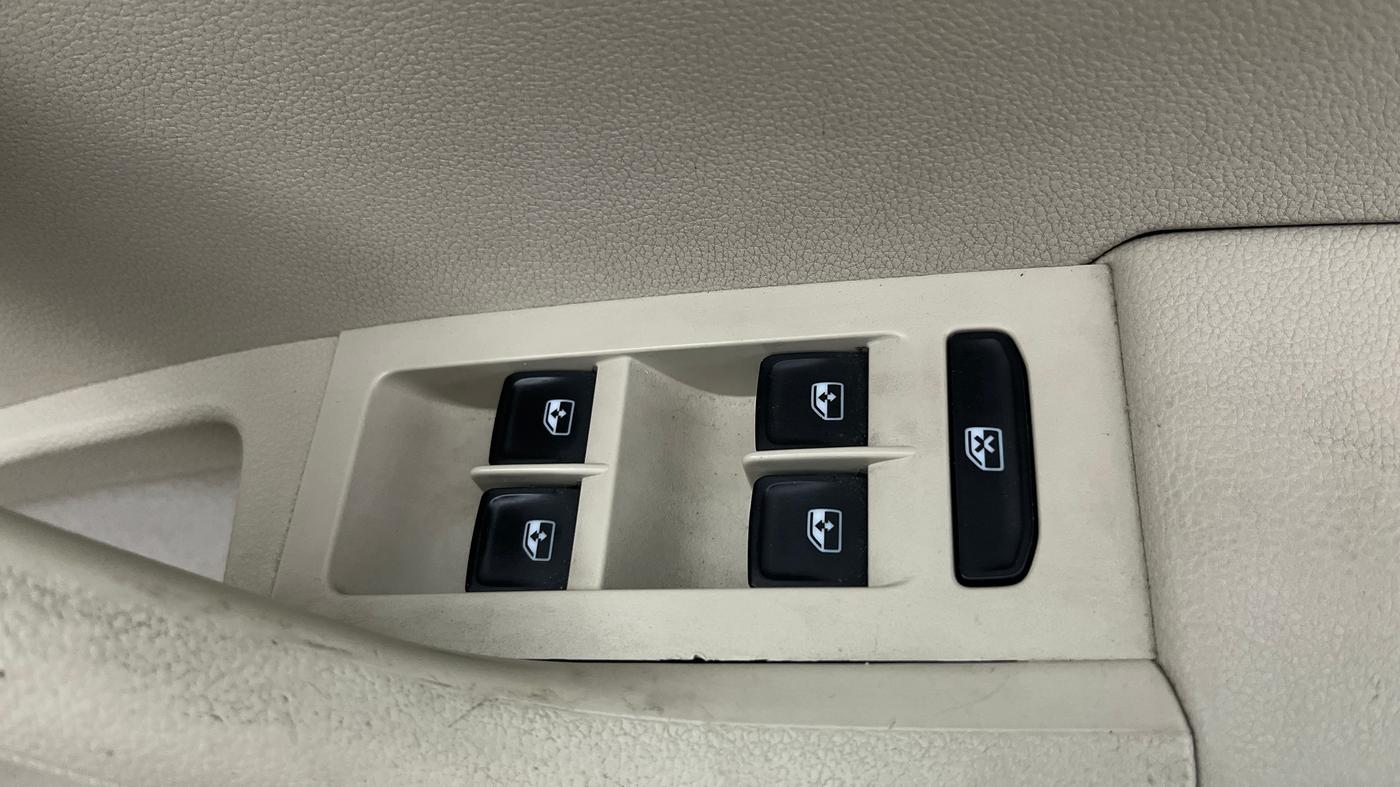 2017 Skoda Octavia STYLE PLUS AT 1.8 TSI, Petrol, Automatic, 1,03,026 km, Driver Side Door Panels Control