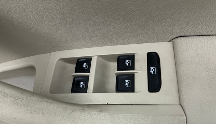 2017 Skoda Octavia STYLE PLUS AT 1.8 TSI, Petrol, Automatic, 1,03,026 km, Driver Side Door Panels Control