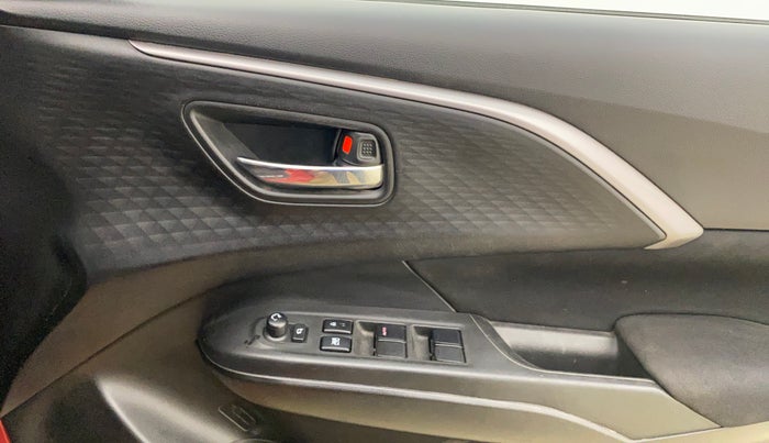 2024 Maruti Swift ZXI PLUS, CNG, Manual, 78,867 km, Driver Side Door Panels Control