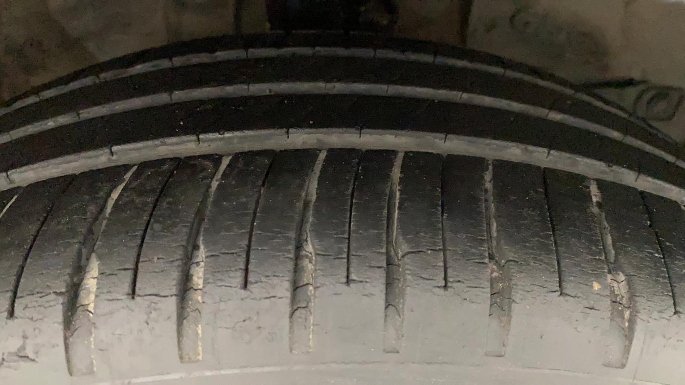 2011 Honda City 1.5L I-VTEC V AT, Petrol, Automatic, 1,20,570 km, Right Front Tyre Tread