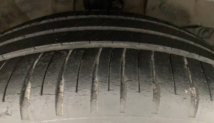 2011 Honda City 1.5L I-VTEC V AT, Petrol, Automatic, 1,20,570 km, Right Front Tyre Tread